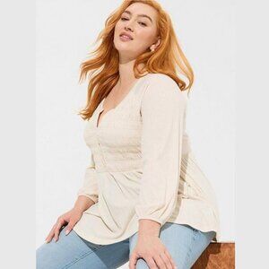 Torrid - Smocked Henley Babydoll in Dew / Cream / Off-Whiteββββ